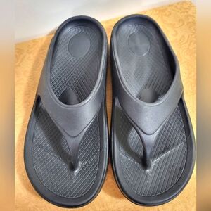 NWOT Shevalues Orthopedic black flip flops women's 8.5  #1927